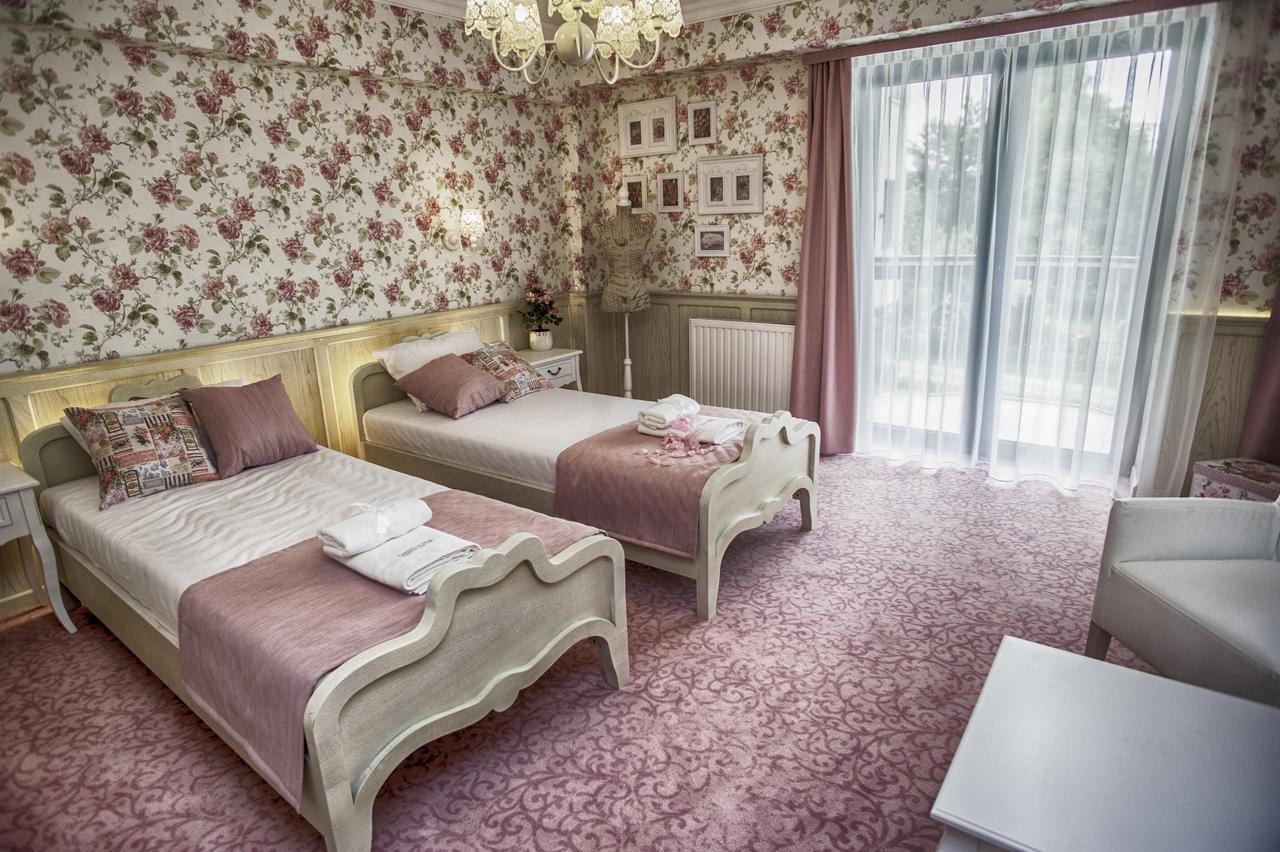 Lawendowy Zdroj Medycyna I Spa บุสโก-สดรูย ภายนอก รูปภาพ